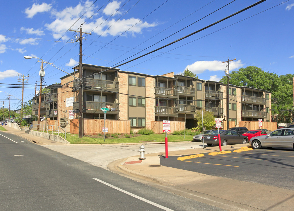 Red River Apartments in Austin, TX - Building Photo