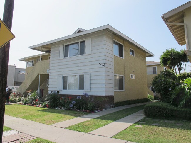 3676 Redondo Beach Blvd in Torrance, CA - Foto de edificio - Building Photo
