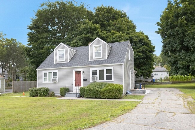 152 Loftus Cir in Bridgeport, CT - Building Photo - Building Photo
