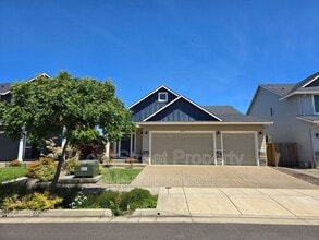 4289 NE Sagecrest St in Albany, OR - Building Photo - Building Photo