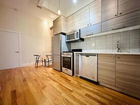 195 Menahan St in Brooklyn, NY - Building Photo - Building Photo