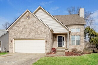 5507 Woodcross Pl in Louisville, KY - Building Photo - Building Photo