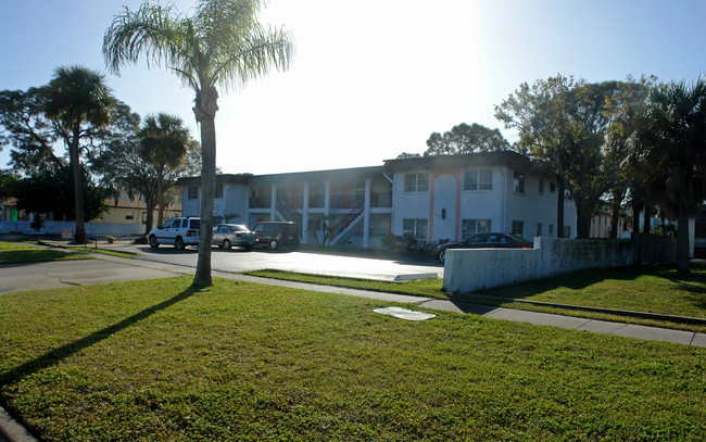 The Four Oaks in St. Petersburg, FL - Foto de edificio - Building Photo