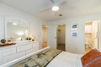 Bluff Creek in Oklahoma City, OK - Foto de edificio - Building Photo