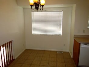 1653 N 725 W in Clinton, UT - Foto de edificio - Building Photo