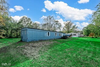 435 Dixie Lake Rd in Waskom, TX - Foto de edificio - Building Photo