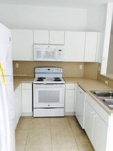 7912 NW 107 Ct in Miami, FL - Building Photo - Building Photo