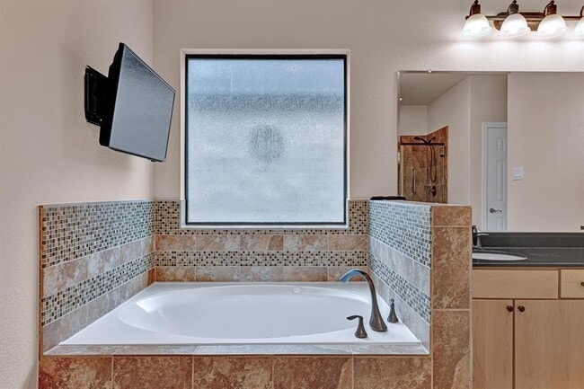 property at 2725 Kings Retreat Cir