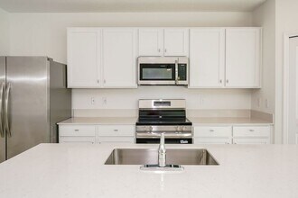 1212 Belle Isle Ln in Daytona Beach, FL - Building Photo - Building Photo
