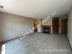737 Candleridge Ct in Bartlett, IL - Building Photo - Building Photo