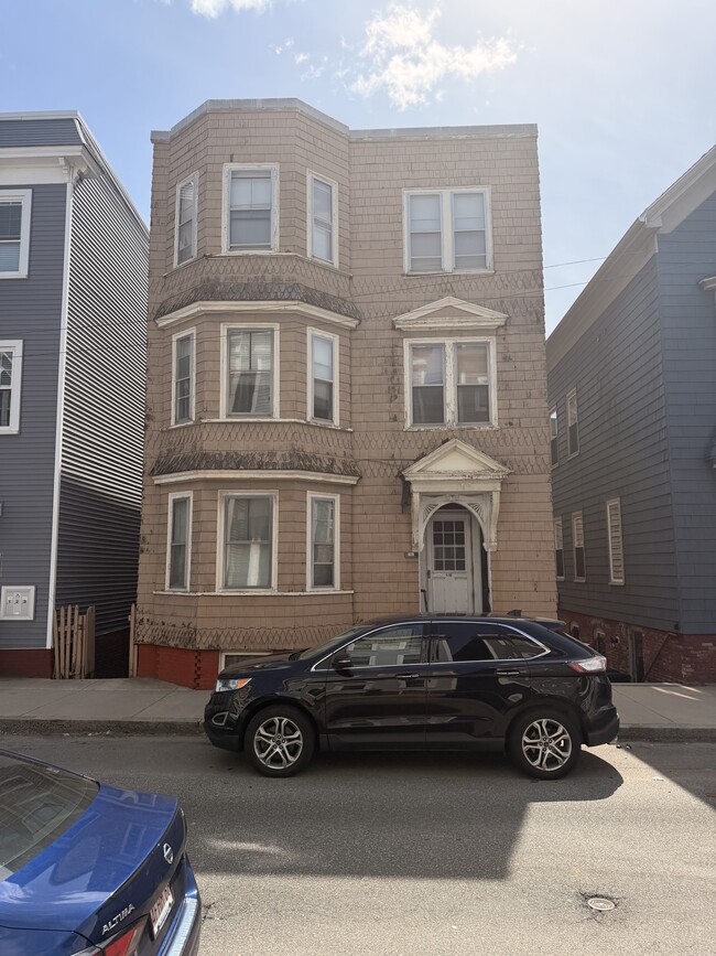 18 Washburn St, Unit 2 in Boston, MA - Building Photo - Building Photo