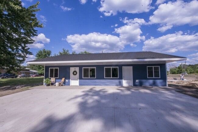 4015 Bay City Rd in Midland, MI - Building Photo - Building Photo