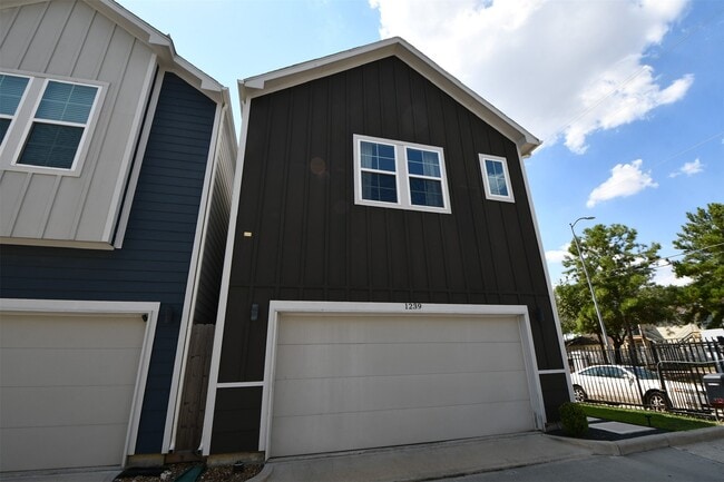 property at 1239 W Tidwell Rd