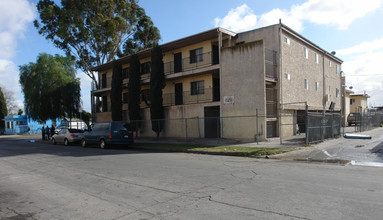 6901-6905 S Main St in Los Angeles, CA - Building Photo - Building Photo