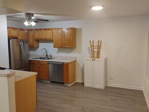 2424 W Estes Ave in Chicago, IL - Building Photo - Building Photo