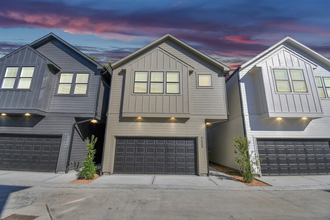 9024 Laverne Laurel Ln in Houston, TX - Building Photo