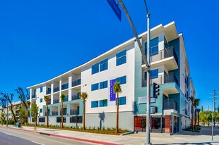 7223 Tyrone in Van Nuys, CA - Building Photo
