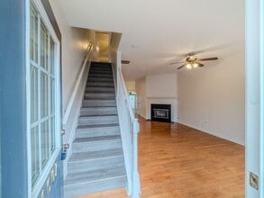 1607 Cove Creek Cir in Norcross, GA - Foto de edificio - Building Photo