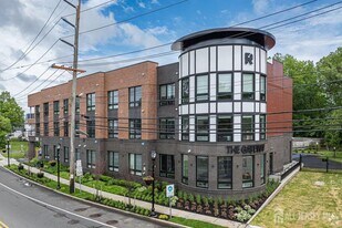 745 Bound Brook Rd in Dunellen, NJ - Building Photo