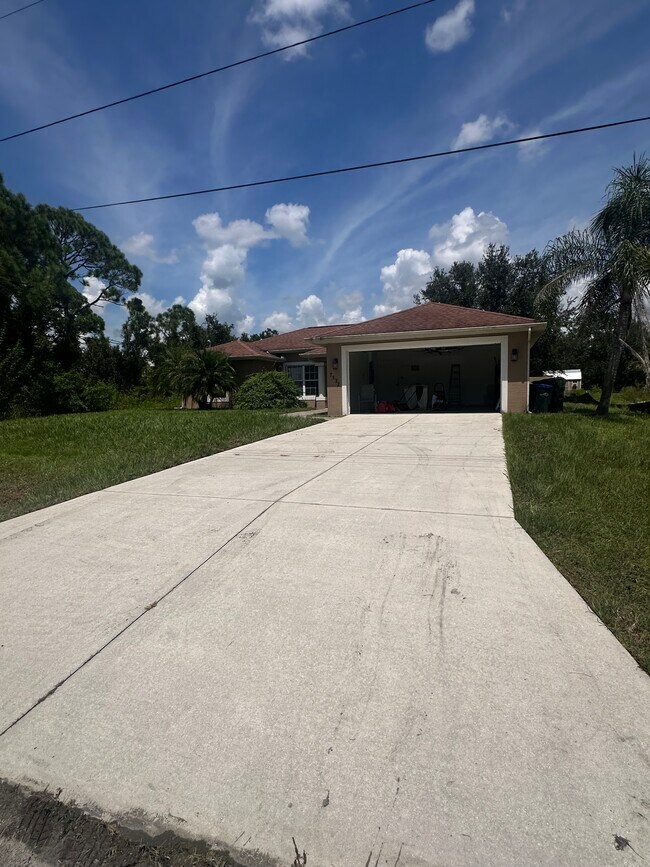 7332 Muncey Rd in North Port, FL - Building Photo - Building Photo