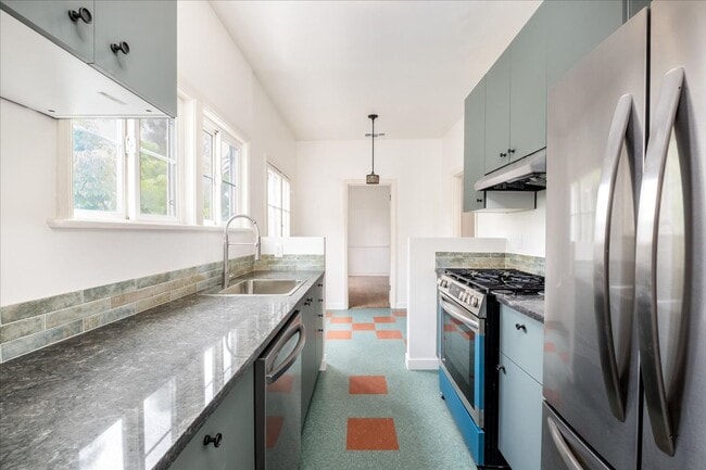 6616-6616 Emmet Terrace in Los Angeles, CA - Building Photo - Building Photo