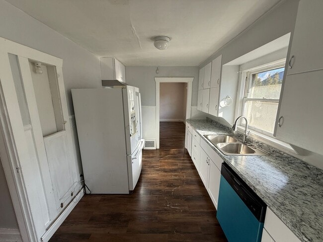 property at 918 Greenwood Terrace