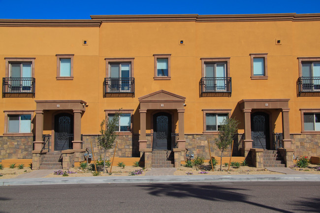 Brownstone at the Biltmore in Phoenix, AZ - Building Photo - Building Photo