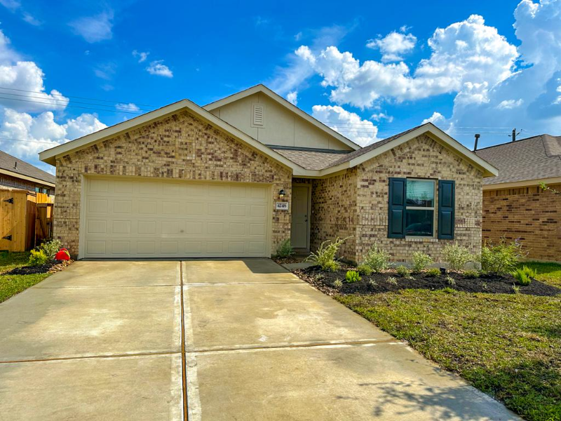 4246 Barrington Cove Lane in Baytown, TX - Building Photo