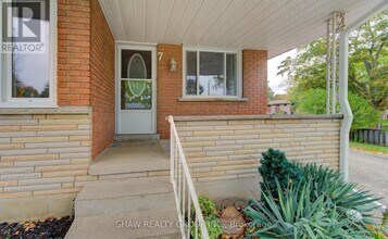 7 Hudson Crescent in Kitchener, ON - Building Photo - Building Photo