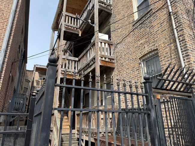 605 E 80th St in Chicago, IL - Foto de edificio - Building Photo