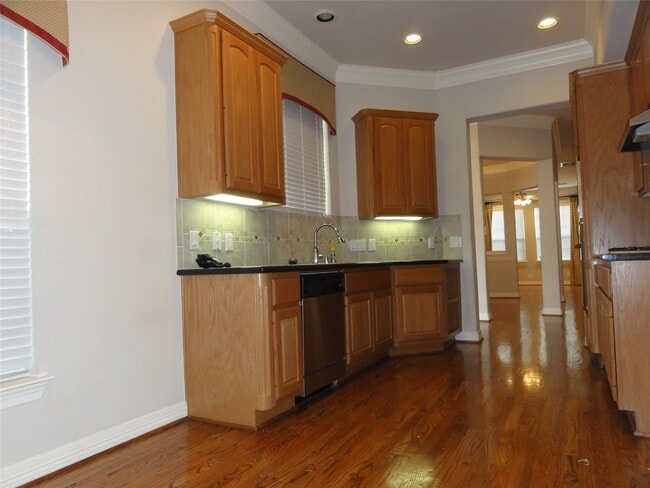 3211 Holly Crossing Dr