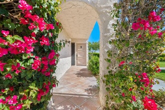 2604 N Whitewater Club Dr in Palm Springs, CA - Building Photo - Building Photo