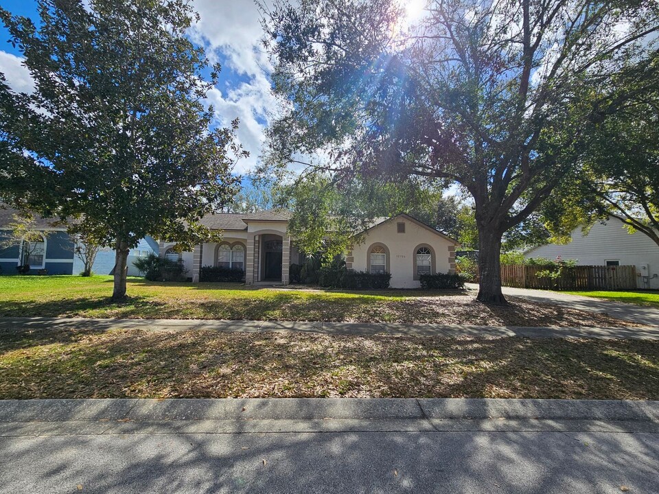 12726 Piney Woods Way in Clermont, FL - Building Photo