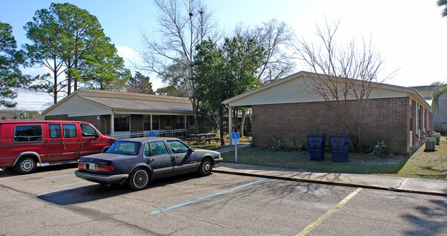 2051 Lisenby Ave in Panama City, FL - Foto de edificio - Building Photo