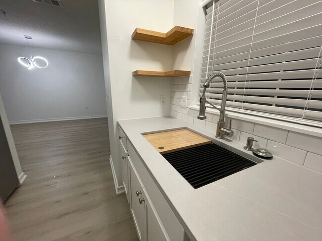 4270 Calinda Ln in Niceville, FL - Foto de edificio - Building Photo