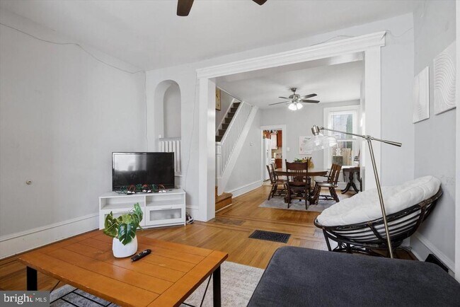 property at 106 Salaignac St