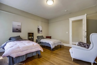 Raymond Avenue in Los Angeles, CA - Building Photo - Building Photo