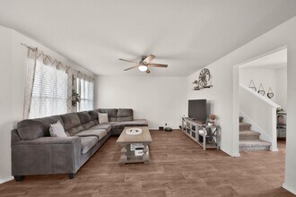 5614 Rosillo Gate in San Antonio, TX - Building Photo - Building Photo