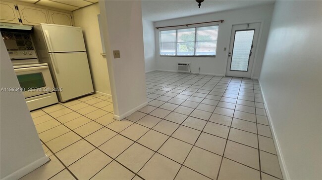 306 Newport T in Deerfield Beach, FL - Building Photo - Building Photo