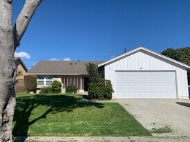 388 S Brookshire Ave in Ventura, CA - Building Photo