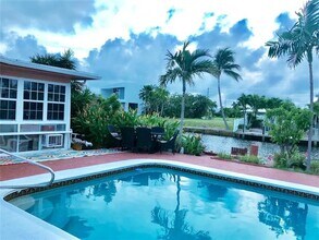 230 Lake Ct in Lauderdale-by-the-Sea, FL - Building Photo - Building Photo