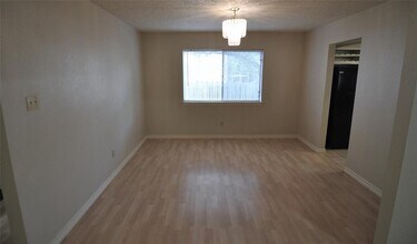 13121 New Boston Bend in Austin, TX - Foto de edificio - Building Photo