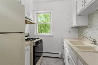 160 Papineau Ave in Woonsocket, RI - Building Photo - Building Photo