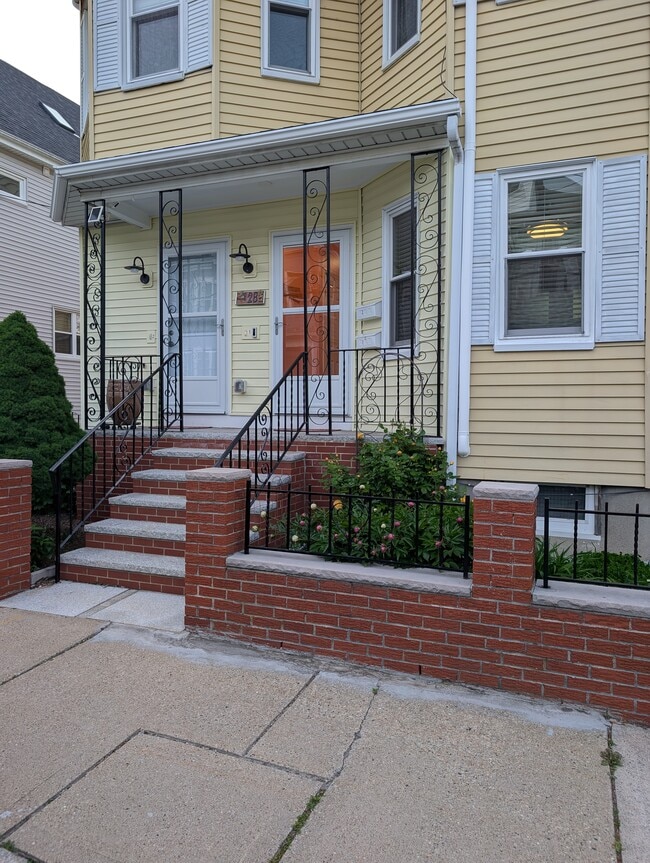 28 Shapley Ave, Unit 1