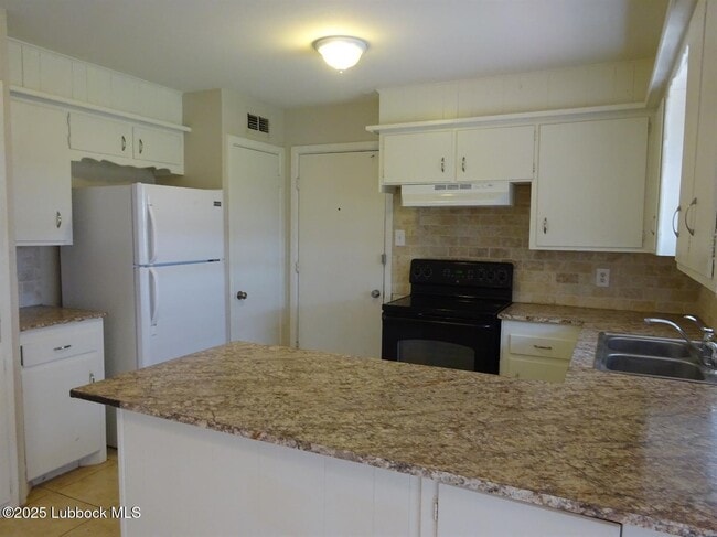 5204 14th St in Lubbock, TX - Foto de edificio - Building Photo