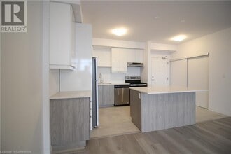 5 Hamilton St N in Waterdown, ON - Building Photo - Building Photo