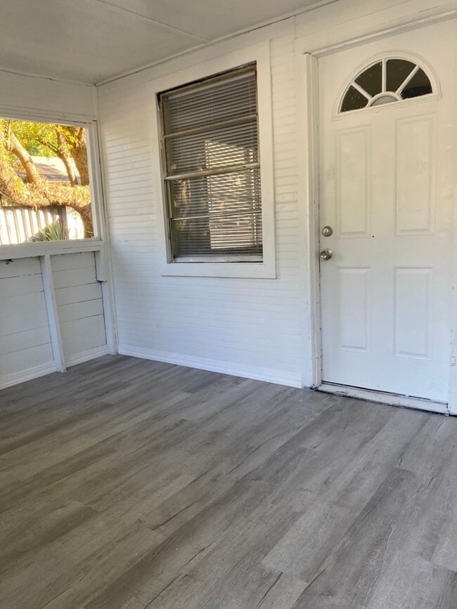 3207 E Caracas St in Tampa, FL - Building Photo - Building Photo