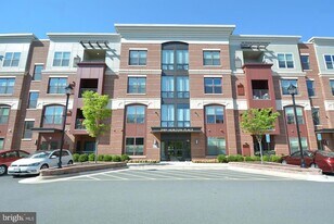 3989 Norton Pl, Unit 104 in Fairfax, VA - Building Photo