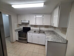 1706 E Sitka St in Tampa, FL - Building Photo - Building Photo