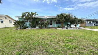 484 Grandview Ave in Ormond Beach, FL - Building Photo